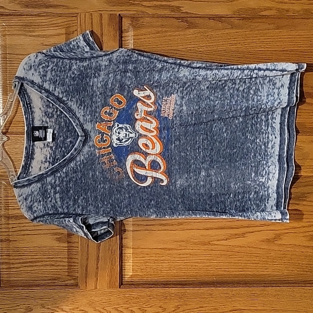 Women's V neck Chicago Bears shirt Size Large excellent condition NFL Brand